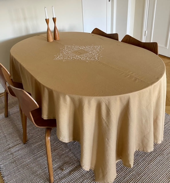 TABLECLOTHS - Embroidered